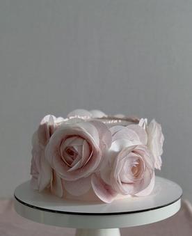 Торт праздничный, цена за кг.