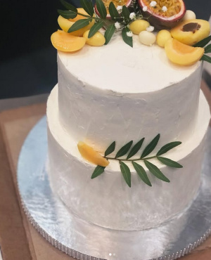 Свадебный двухъярусный торт Экзотик, цена за кг.