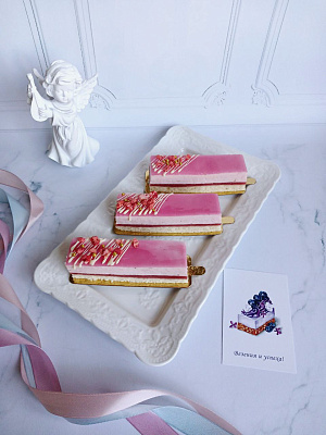 Муссовое пирожное "Клубника со сливками" 5 шт